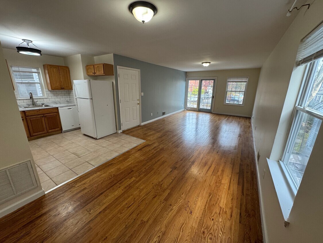 Primary Photo - 31 Emory St