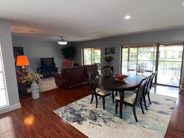 Building Photo - 9265 Vista Del Lago