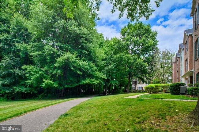 Foto del edificio - 3622 Elmcrest Ln