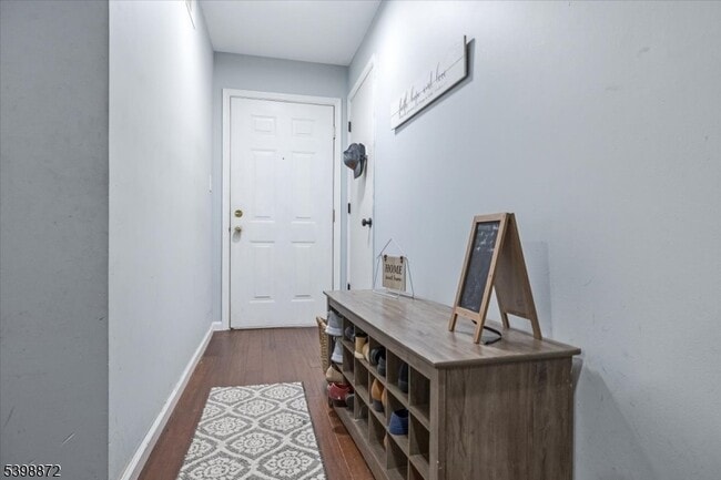 Building Photo - 56 Maple Ln