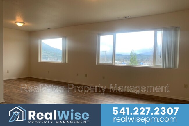 Foto del edificio - 1820 NE Foothill Blvd