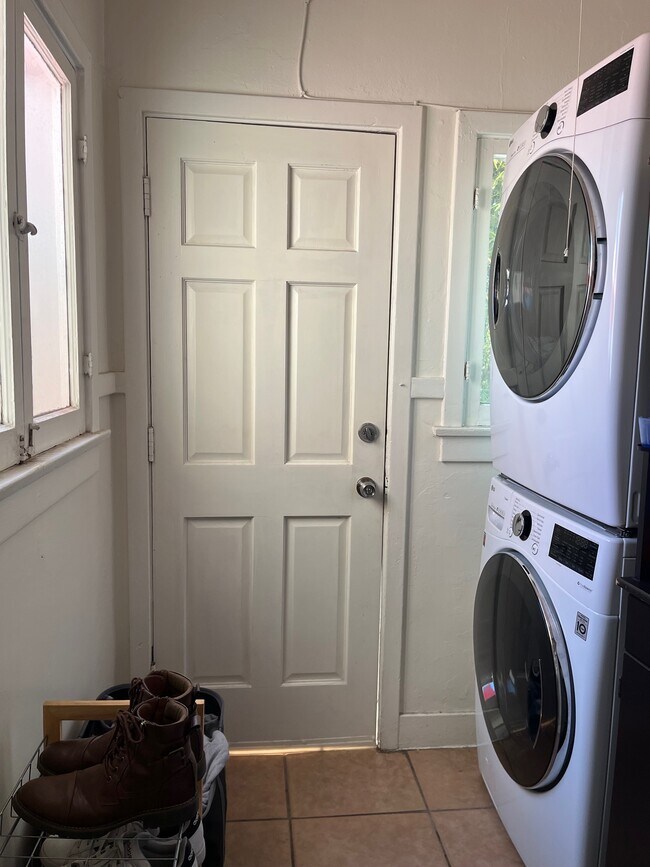 laundry room - 2103 Huntington Dr