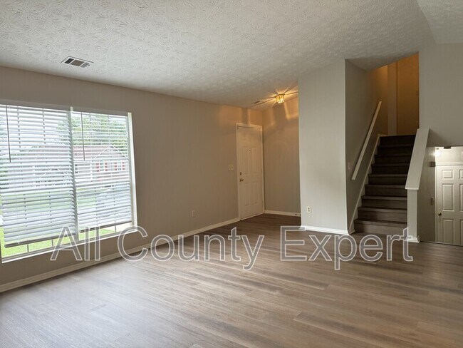 Building Photo - 7156 Lone Oak Way