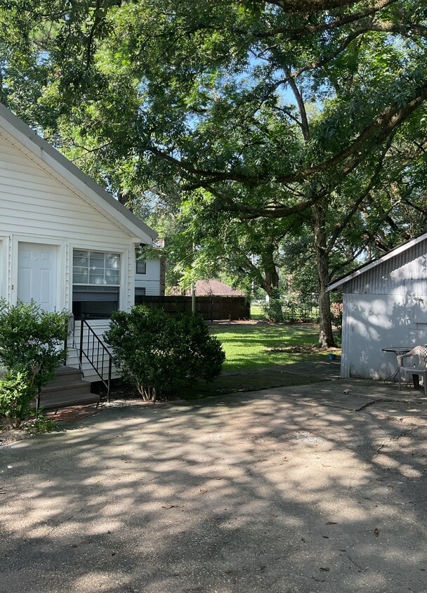 Primary Photo - 10921 Sullivan Rd