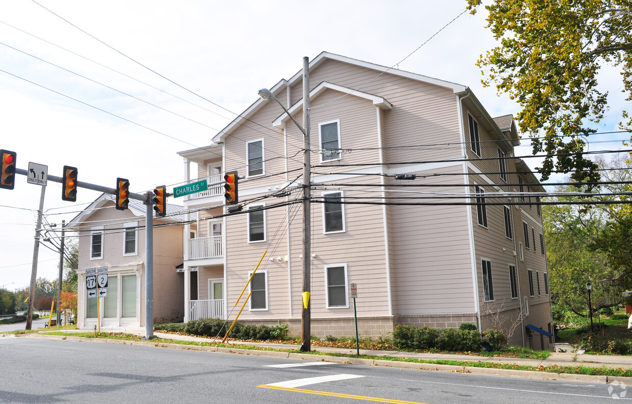 Primary Photo - Colonial Heights Apartments