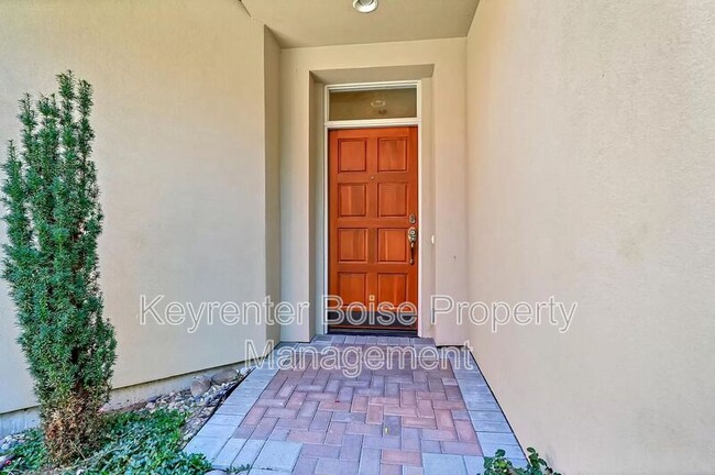 Foto del edificio - 815 E Riverpark Ln