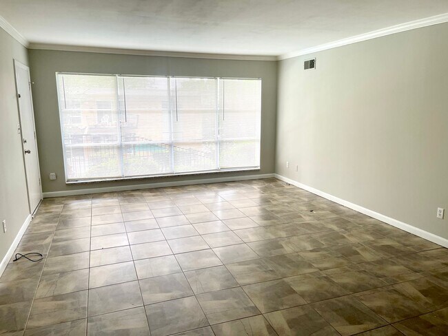 Foto del edificio - Stop Commuting with this 2-bedroom condo