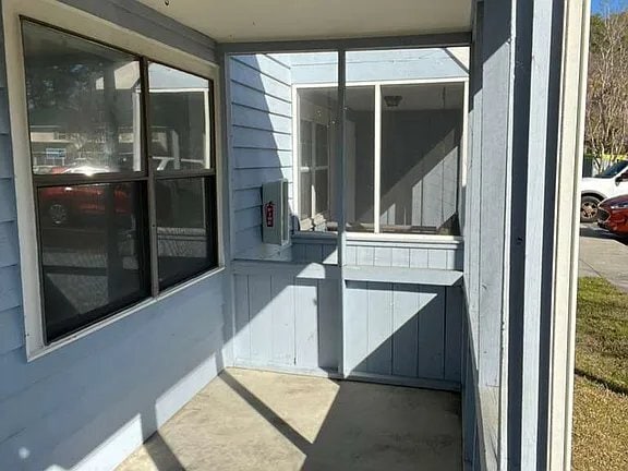 Building Photo - 1231 Shalom Dr