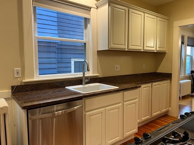Photo - 182 Magazine St Townhome