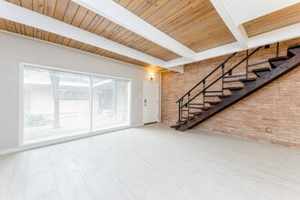 Building Photo - 3809 N Braeswood Blvd