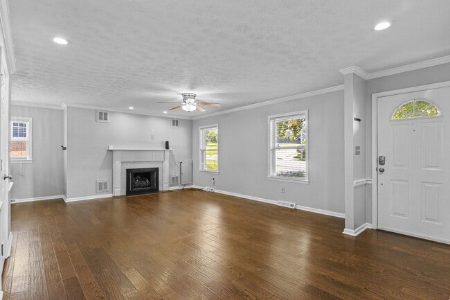 Building Photo - 3483 Lansdowne Dr