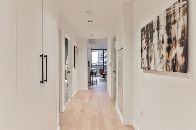 Building Photo - 41 Dovercourt Rd