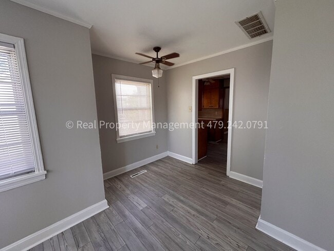 Foto del edificio - RENT READY! 3 Bed 2 Bath House with Detach...