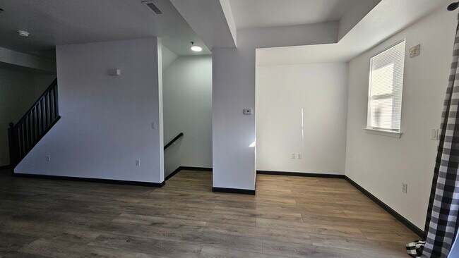 Foto del edificio - 14891 E Centrepoint Dr