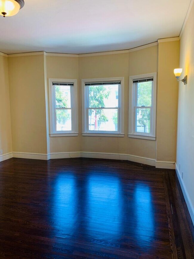 Building Photo - 2 bedroom in San Francisco CA 94110