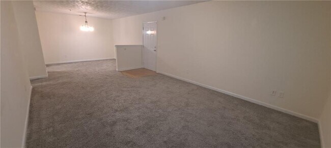 Building Photo - 7104 Fairington Ridge Cir
