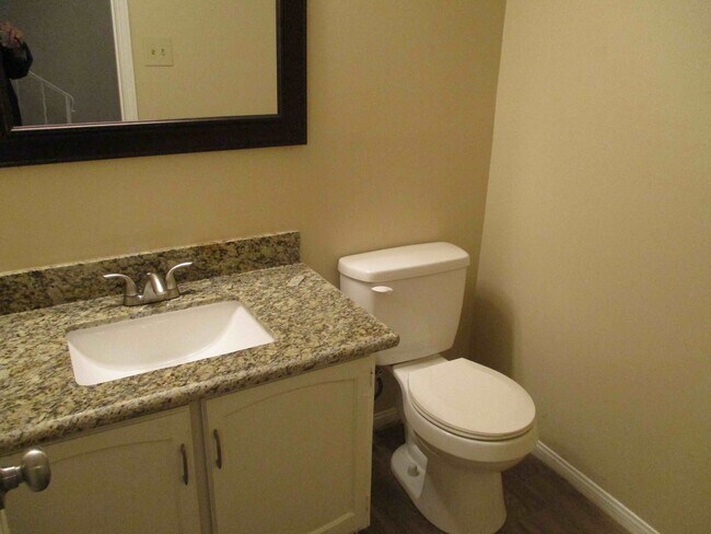 Foto del edificio - 5506 Deep Forest Dr