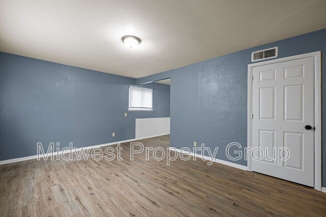 Building Photo - 1432 E Pitman Ave