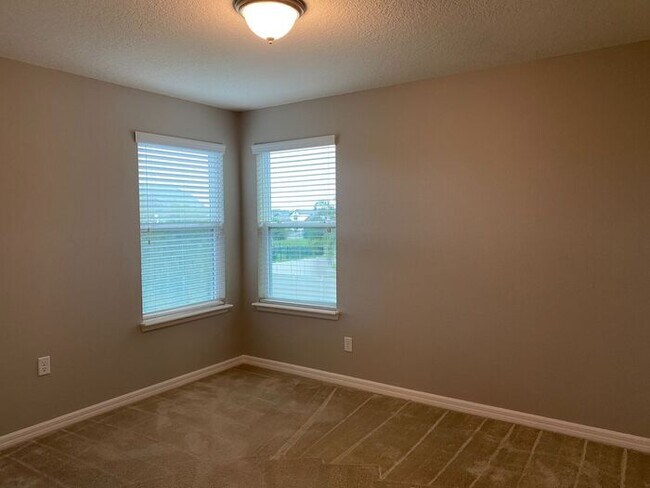Building Photo - 5219 Villa Rosa Ave
