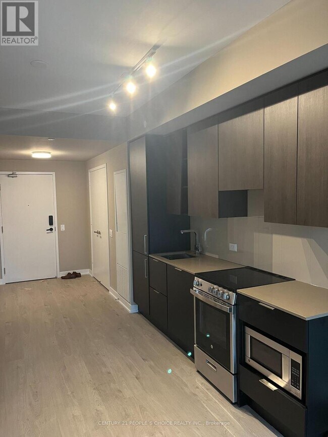 Photo du bâtiment - 3900-3900 Confederation Pkwy