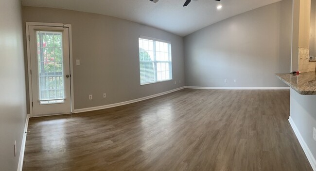 Building Photo - Completely Remodeled Anderson Condo