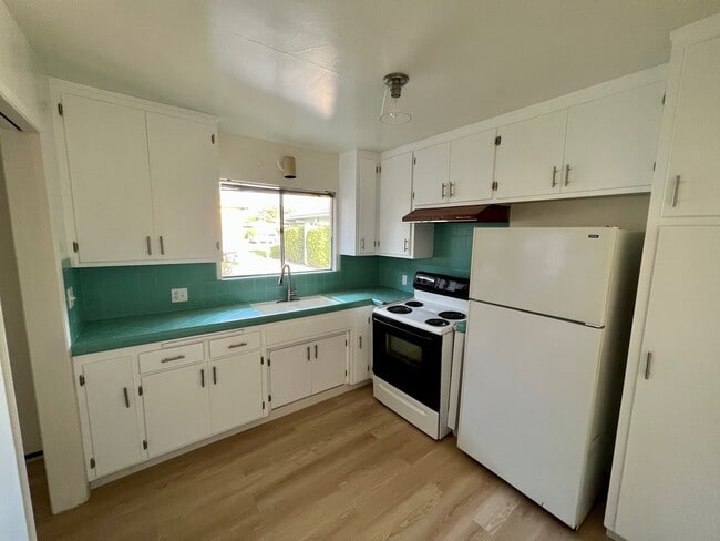 Building Photo - 2518 Drake St