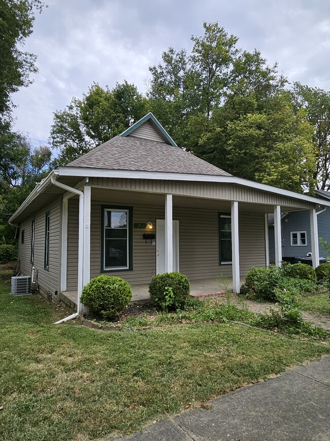 Building Photo - 1714 Menifee St