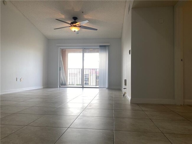 Foto del edificio - 2081 Renaissance Blvd