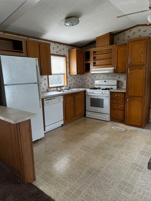 Primary Photo - 70 Winslow Rd