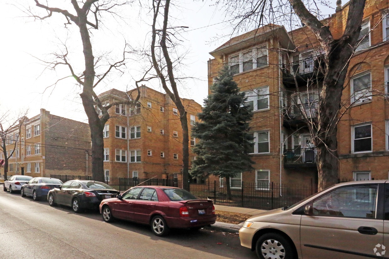 Building Photo - 4810-4820 N Avers Ave