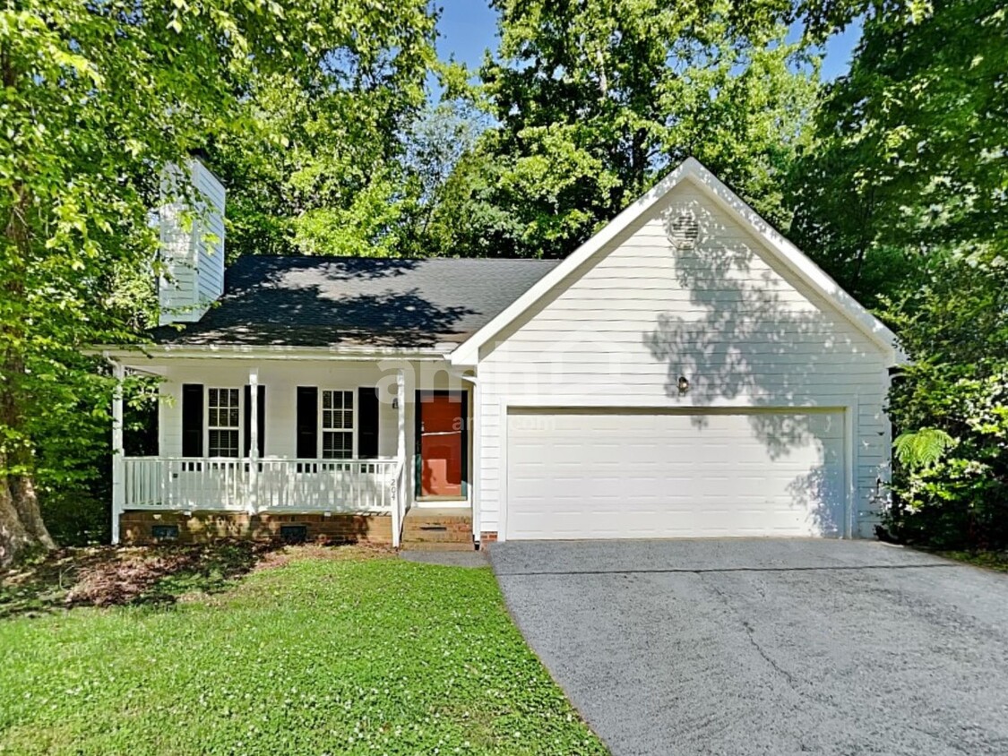 Primary Photo - 204 Fair Glen Road