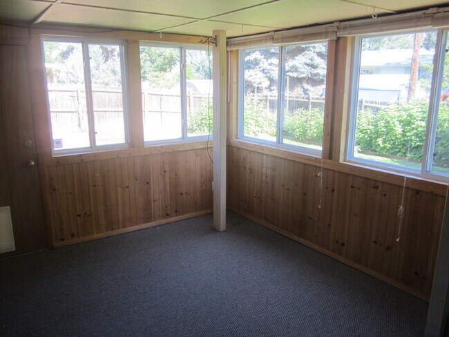 Foto del edificio - 3 Bedroom - 2 Bath Ranch Home with 2 Car A...