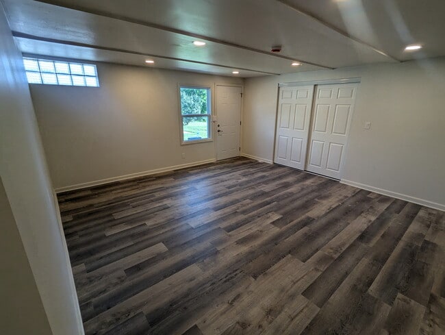 Building Photo - 4014 S Beaumont Ave