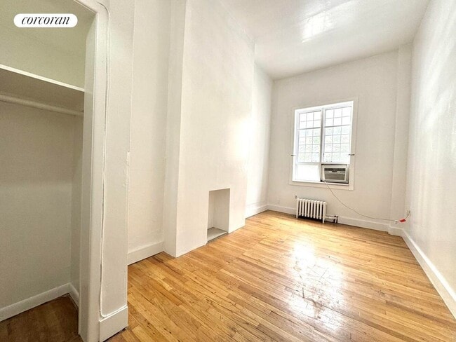 Building Photo - 354 W 30th St