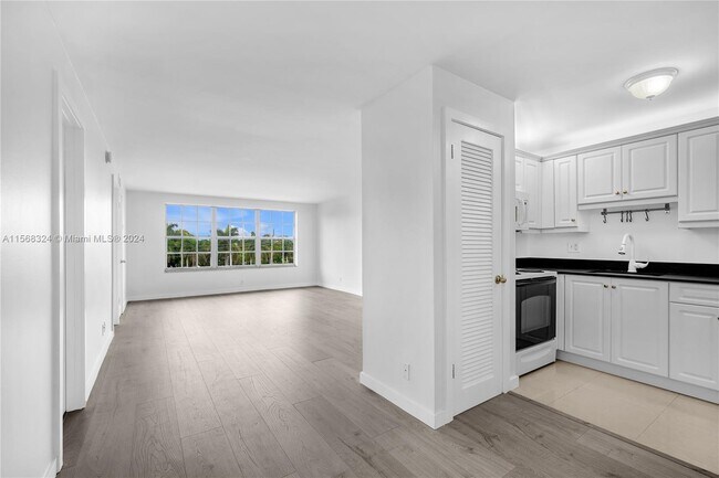 Foto del edificio - 2420 SE 17th St