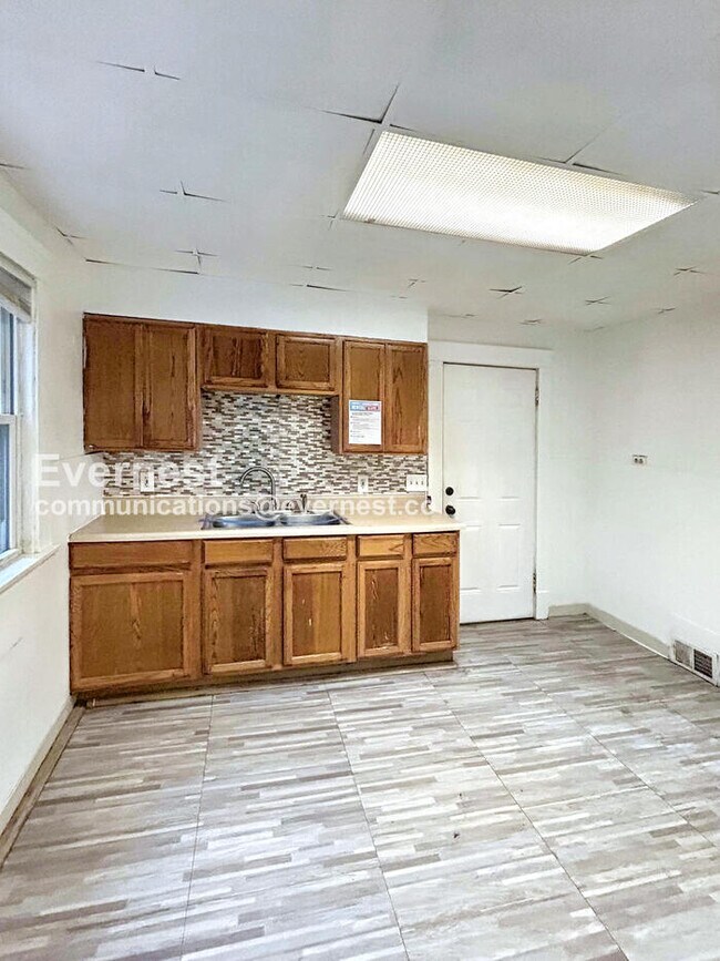 Foto del edificio - 12701 Benham Ave