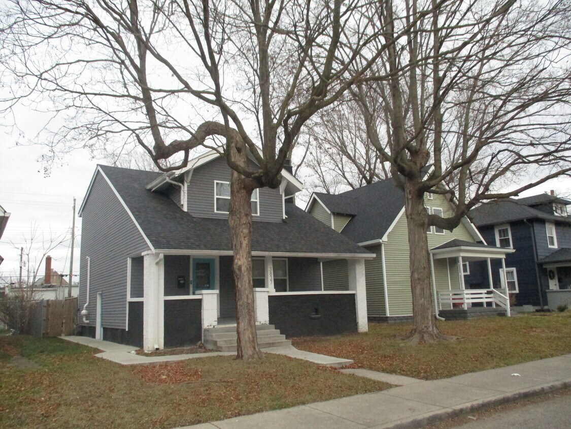 Primary Photo - 3837 N Kenwood Ave