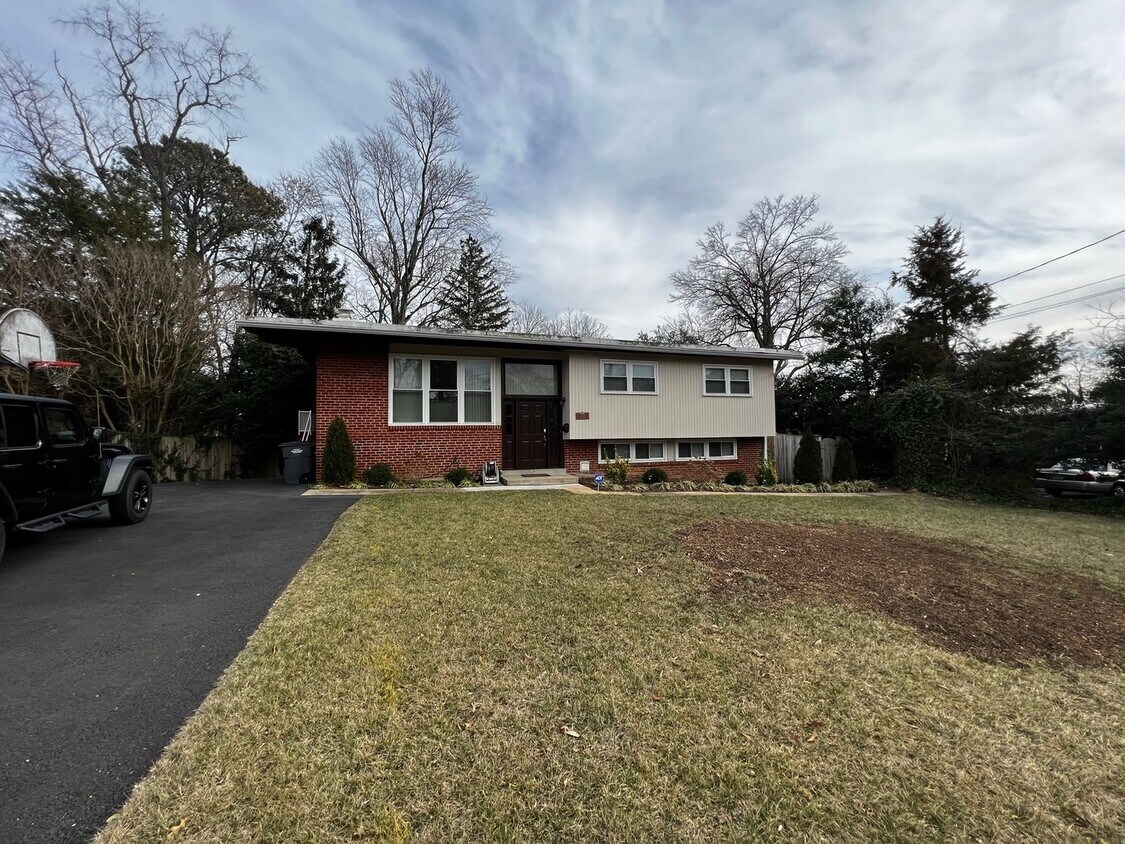 Primary Photo - 1br 1ba space. Fully furnished & decorated...
