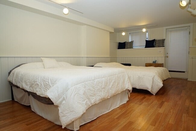 Building Photo - 328 Washington St