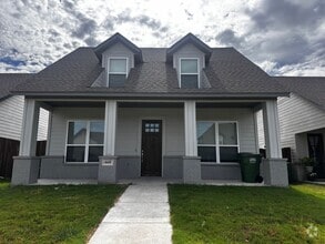 Building Photo - 660 The Cottages