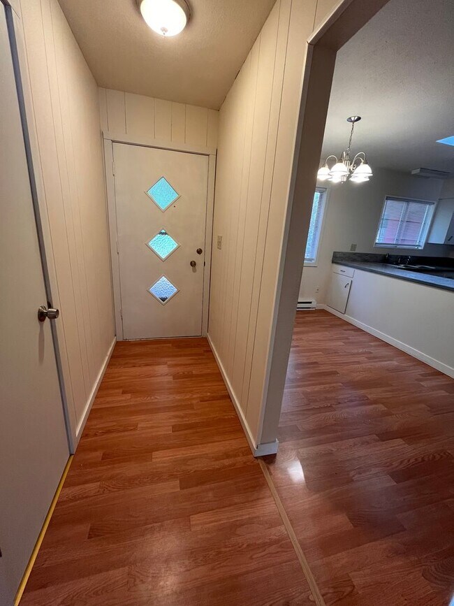 Foto del edificio - 711 83rd Ave SW
