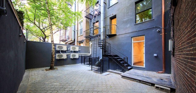 Building Photo - 246 10th Ave