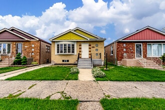 Building Photo - 4904 S La Crosse Ave