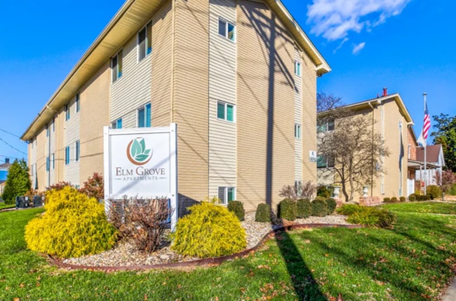 Bienvenido a casa - 703 E Oak St