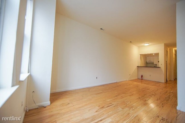 Building Photo - 509 S 6th St