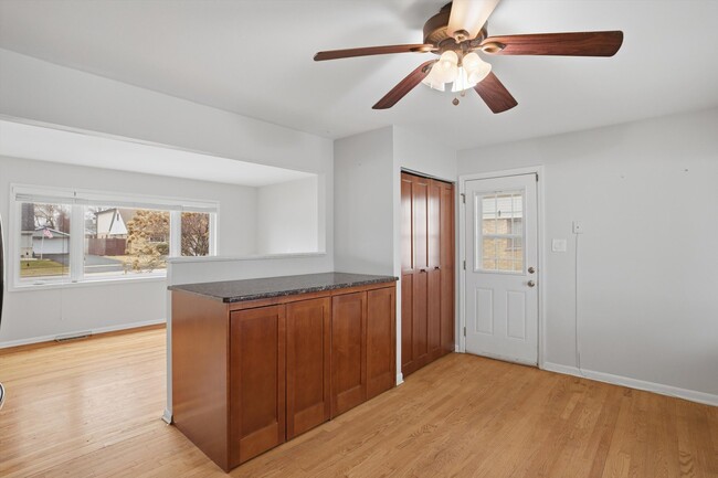 Foto del edificio - 8912 Windsor Ln