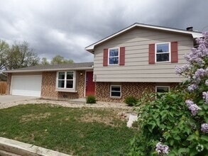 Building Photo - 1107 White Elm Dr