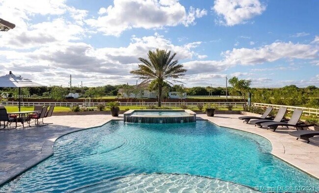 Foto del edificio - 18551 SW 104th St