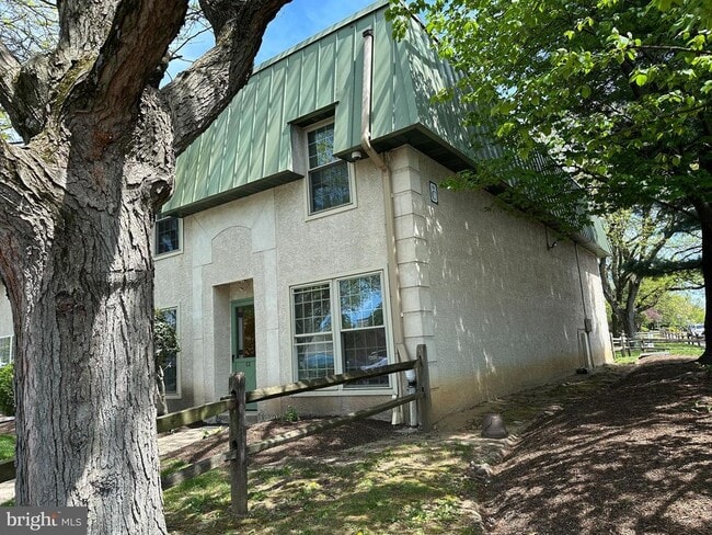 Building Photo - 441 Tomlinson Rd