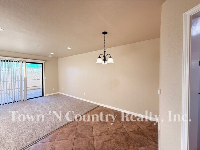 Foto del edificio - 100 W Rossi St